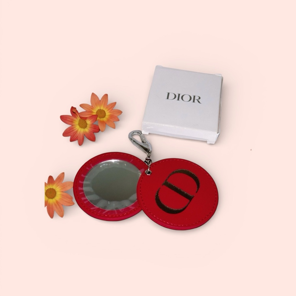 Dior Red Compact Mirror key chain - Picture 3 of 5